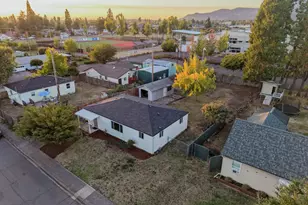 2324 Dubens Ln, Springfield, OR 97477 - Photo 3