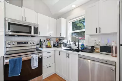 13402 SE Bush St, Portland, OR 97236 - Photo 11
