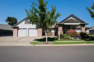 906 McKenzie Crest Dr, Springfield, OR 97477 - Photo 1