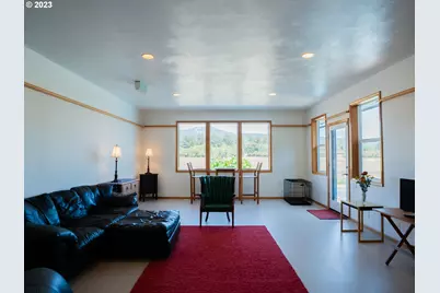 906 McKenzie Crest Dr, Springfield, OR 97477 - Photo 29