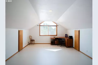 906 McKenzie Crest Dr, Springfield, OR 97477 - Photo 31