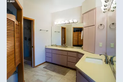 906 McKenzie Crest Dr, Springfield, OR 97477 - Photo 21