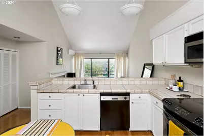 5150 S Landing Dr #308B2, Portland, OR 97239 - Photo 9
