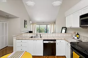 5150 S Landing Dr, Portland, OR 97239 - Photo 9