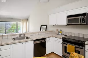 5150 S Landing Dr, Portland, OR 97239 - Photo 5