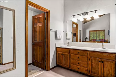 28560 Sutherlin Ln, Eugene, OR 97405 - Photo 25
