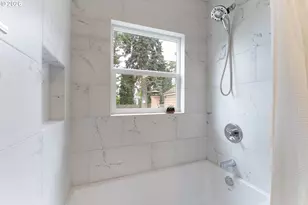 2343 SE 85th Ave SE, Portland, OR 97216 - Photo 23