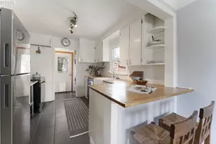 2343 SE 85th Ave SE, Portland, OR 97216 - Photo 9