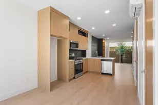 3017 NE Ainsworth St, Portland, OR 97211 - Photo 3