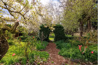 1010 N Park Ave, Eugene, OR 97404 - Photo 27