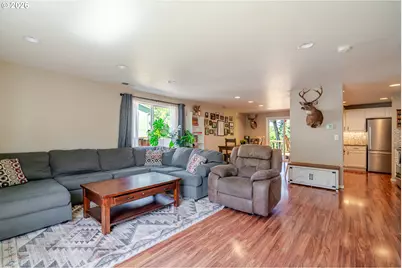 647 NE Autumn Ridge Dr, McMinnville, OR 97128 - Photo 9