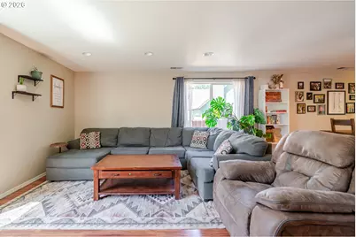 647 NE Autumn Ridge Dr, McMinnville, OR 97128 - Photo 5