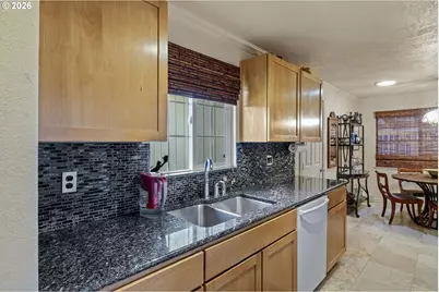 949 S S Ct, Cottage Grove, OR 97424 - Photo 3