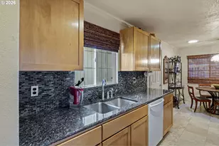 949 S S Ct, Cottage Grove, OR 97424 - Photo 3