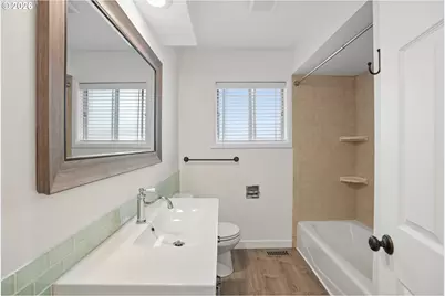 11240 NE Couch Ct, Portland, OR 97220 - Photo 13