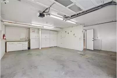 11240 NE Couch Ct, Portland, OR 97220 - Photo 33