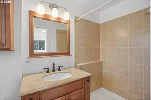 11240 NE Couch Ct, Portland, OR 97220 - Photo 17