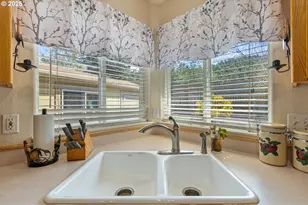 2730 Golfview Ave, Sutherlin, OR 97479 - Photo 15