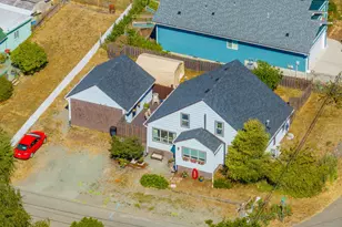 1753 20th St, Myrtle Point, OR 97458 - Photo 3