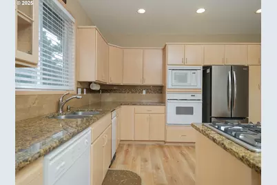 663 S Hemlock St, Cannon Beach, OR 97110 - Photo 9