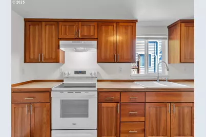 801 NE 13th St, McMinnville, OR 97128 - Photo 13
