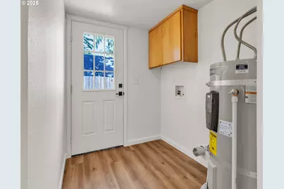 801 NE 13th St, McMinnville, OR 97128 - Photo 17