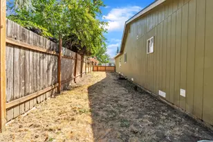 801 NE 13th St, McMinnville, OR 97128 - Photo 23