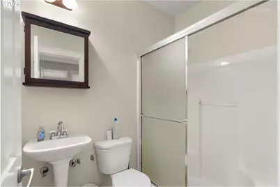 808 NE Caden Ave, Hillsboro, OR 97124 - Photo 9