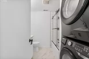 602 S Vermont St, Portland, OR 97219 - Photo 13