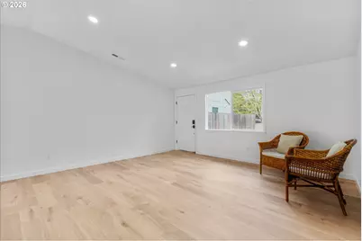 602 S Vermont St, Portland, OR 97219 - Photo 5