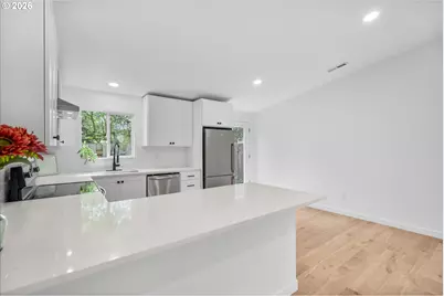 602 S Vermont St, Portland, OR 97219 - Photo 9