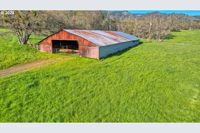 858 Missouri Flat Rd, Grants Pass, OR 97527 - Photo 5