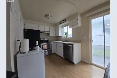 922 NW Greeley St, Camas, WA 98607 - Photo 3