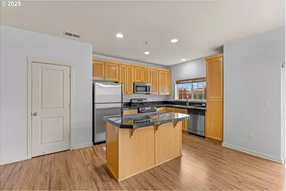 1050 SW 170th Ave #201, Beaverton, OR 97003 - Photo 9
