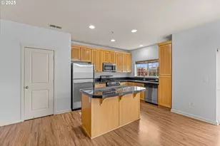 1050 SW 170th Ave, Beaverton, OR 97003 - Photo 9