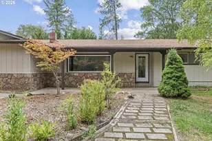135 Rolling Hills Dr, Grants Pass, OR 97526 - Photo 1