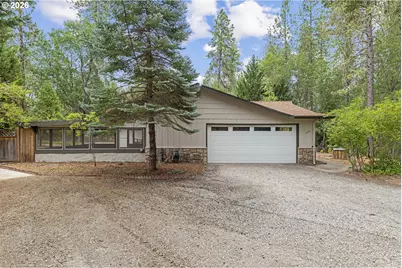 135 Rolling Hills Dr, Grants Pass, OR 97526 - Photo 3