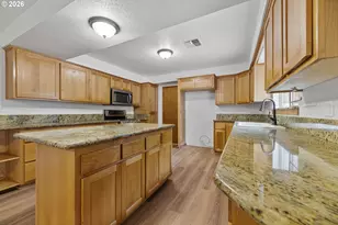 135 Rolling Hills Dr, Grants Pass, OR 97526 - Photo 19