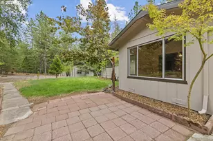 135 Rolling Hills Dr, Grants Pass, OR 97526 - Photo 9