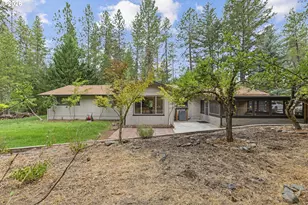 135 Rolling Hills Dr, Grants Pass, OR 97526 - Photo 7