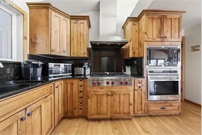 701 Prefontaine Dr, Coos Bay, OR 97420 - Photo 17