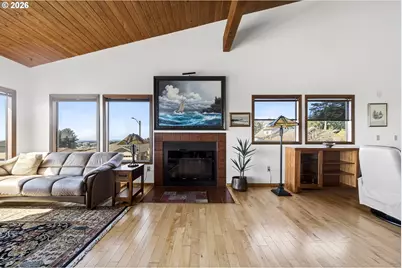 701 Prefontaine Dr, Coos Bay, OR 97420 - Photo 11