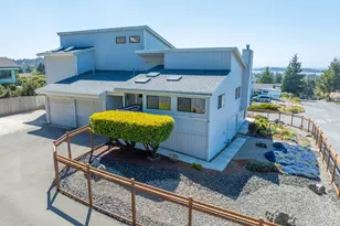 701 Prefontaine Dr, Coos Bay, OR 97420 - Photo 3
