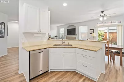 1839 S 57th St, Springfield, OR 97478 - Photo 9