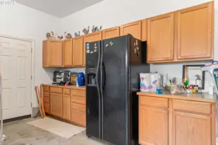 1839 S 57th St, Springfield, OR 97478 - Photo 31