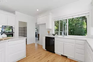 5914 SW Kruse Ridge Dr, Portland, OR 97219 - Photo 19