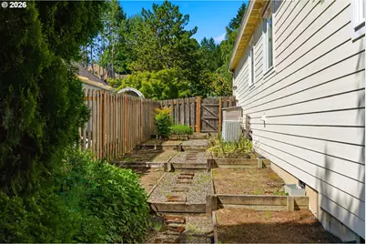 5914 SW Kruse Ridge Dr, Portland, OR 97219 - Photo 41