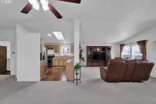 346 E 10th Pl, Junction City, OR 97448 - Photo 7