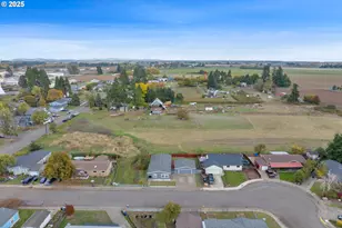 346 E 10th Pl, Junction City, OR 97448 - Photo 37