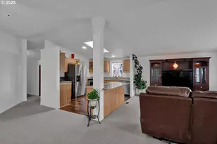 346 E 10th Pl, Junction City, OR 97448 - Photo 5